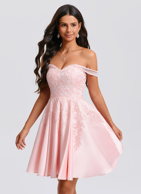 Robe Chic Satin Rose Appliquée - gallery 3