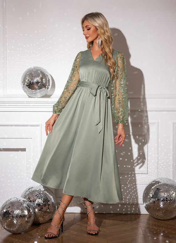 Robe Chic Satin Verte Brodée - gallery 3