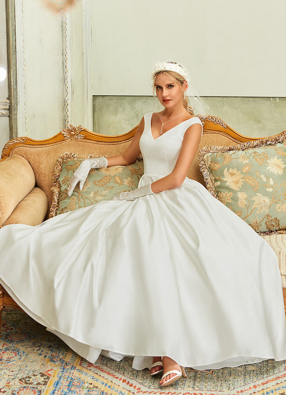 Robe Chic Blanche Satin Col V - gallery 4