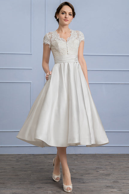 Robe Chic Blanche Satin Dentelle Volants