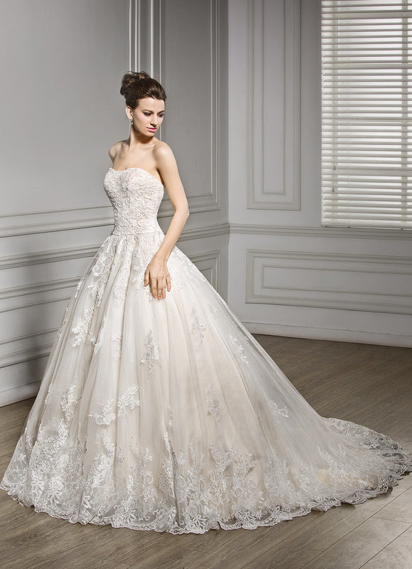 Robe Chic Blanc Élégant Avec Traîne - gallery 3