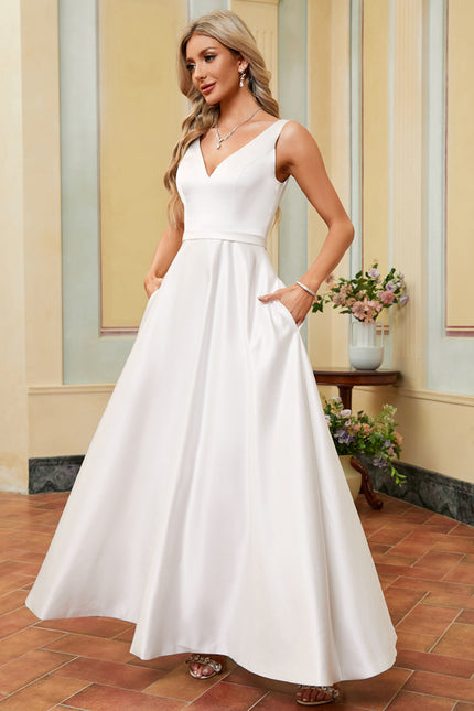 Robe Chic Blanche Satin Col V - gallery 4
