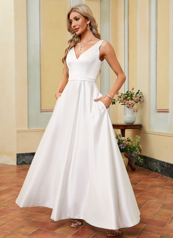 Robe Chic Blanche Satin Col V - gallery 4
