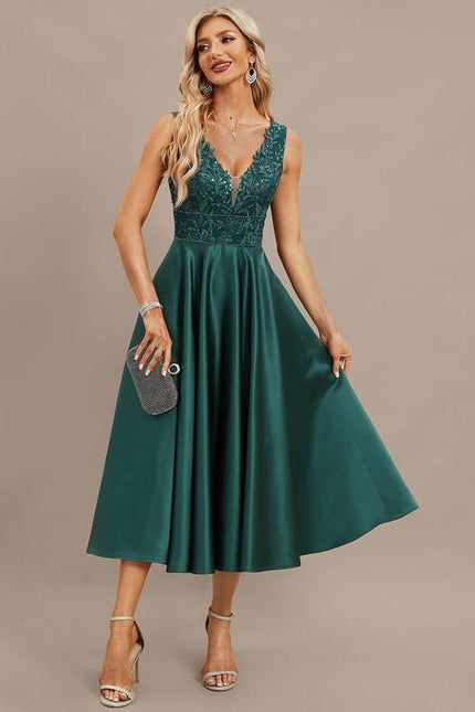 Robe Chic Satin V-Neck Charm - gallery 5