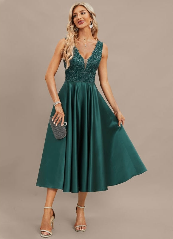 Robe Chic Satin V-Neck Charm - gallery 5