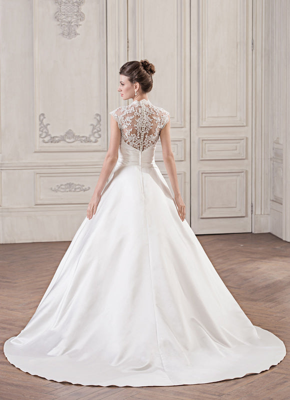 Robe Chic Blanche En Satin Avec Traîne - gallery 3