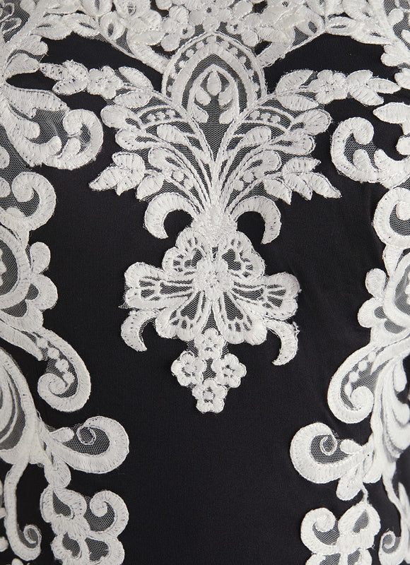 Robe Chic Noir Élégance Luminante - gallery 3