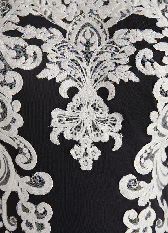 Robe Chic Noir Élégance Luminante - gallery 3
