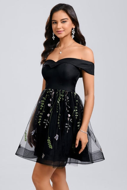 Robe Chic Courte Brodée Noire - gallery 6