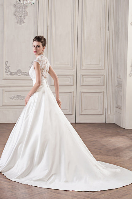 Robe Chic Blanche En Satin Avec Traîne - gallery 2