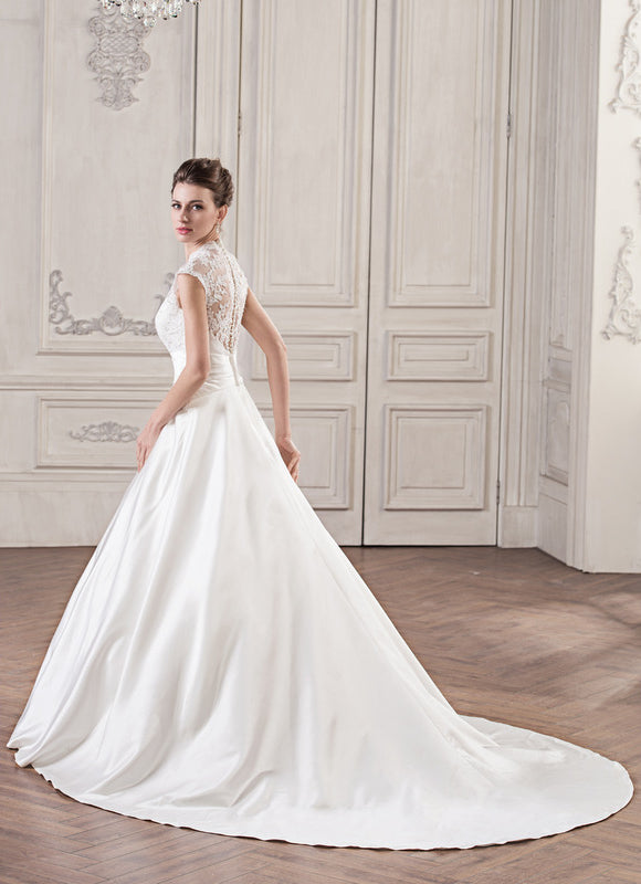 Robe Chic Blanche En Satin Avec Traîne - gallery 2