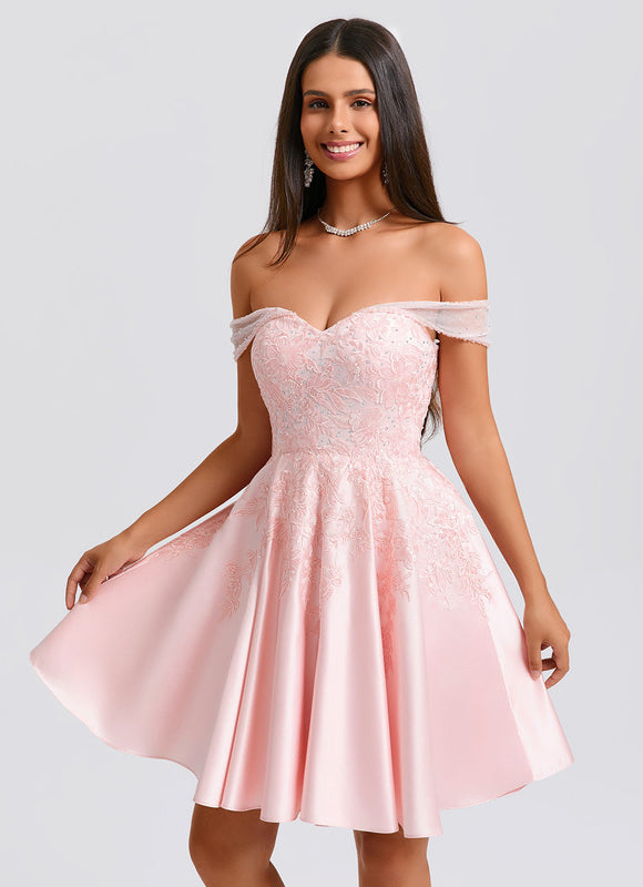Robe Chic Satin Rose Appliquée - gallery 1