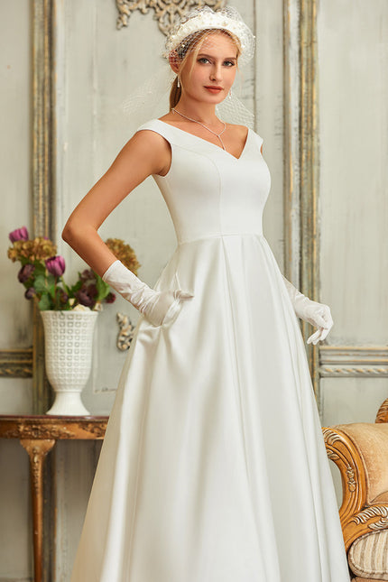 Robe Chic Blanche Satin Col V - gallery 3
