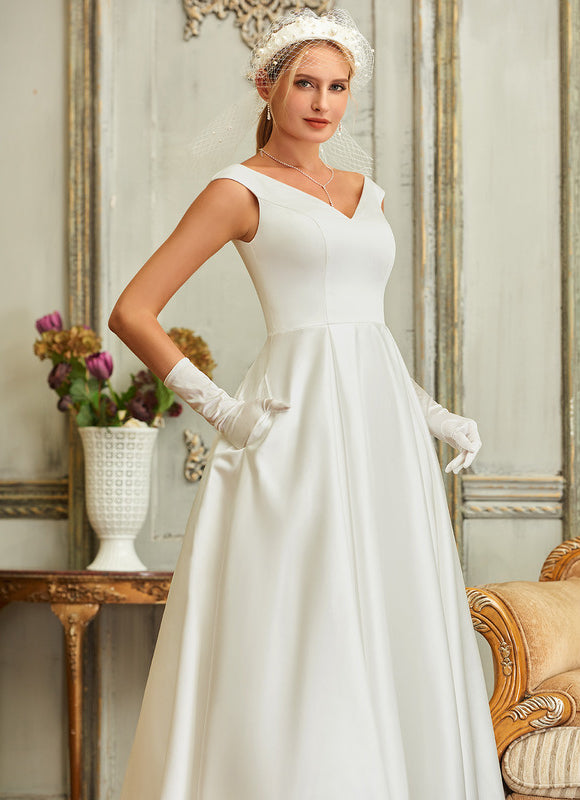 Robe Chic Blanche Satin Col V - gallery 3