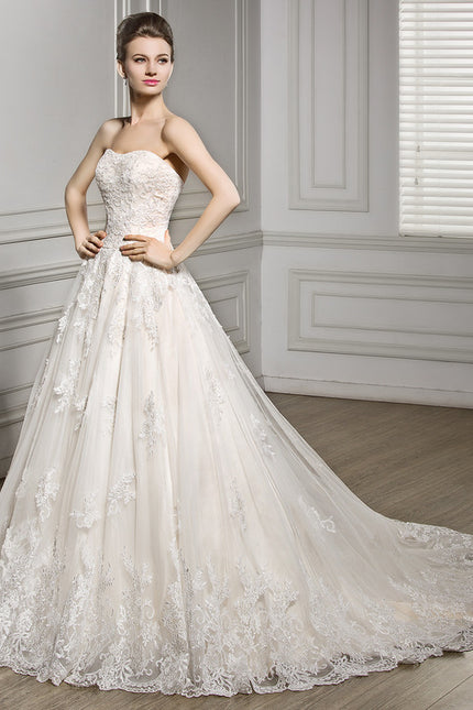Robe Chic Blanc Élégant Avec Traîne