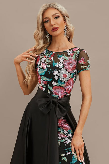 Robe Chic Noir Floral Satin - gallery 1