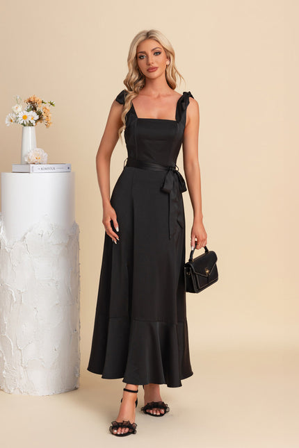 Robe Chic Satin Noir Ajustée