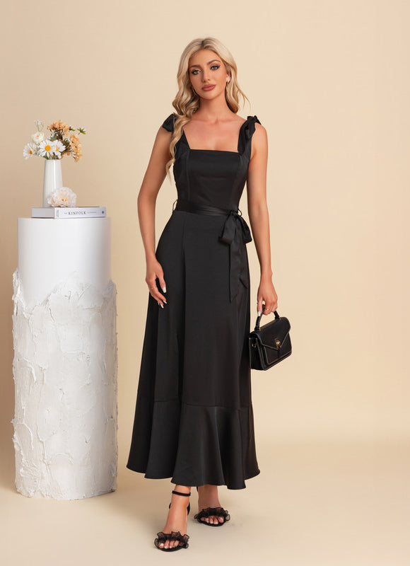 Robe Chic Satin Noir Ajustée
