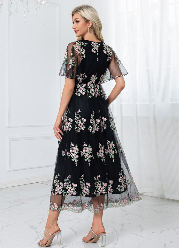 Robe Chic Brodée Élégante - gallery 1