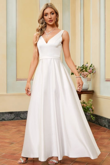 Robe Chic Blanche Satin Col V - gallery 5