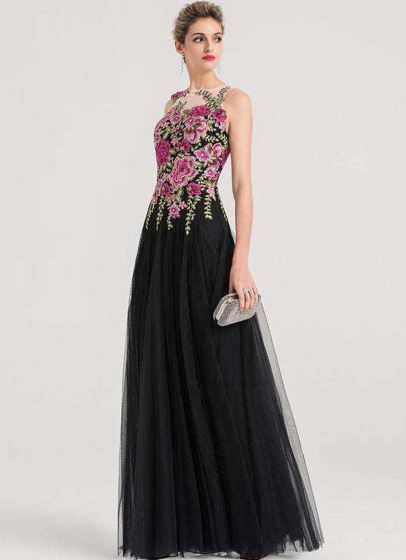 Robe Chic Noire Avec Fleurs Brodées