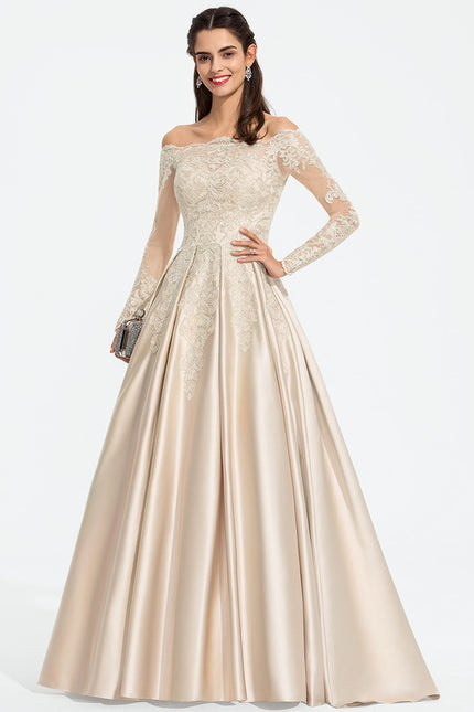 Robe Chic Nude Satin Traîne Bride - gallery 4