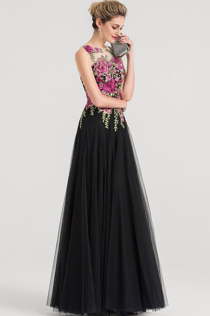 Robe Chic Noire Avec Fleurs Brodées - gallery 2