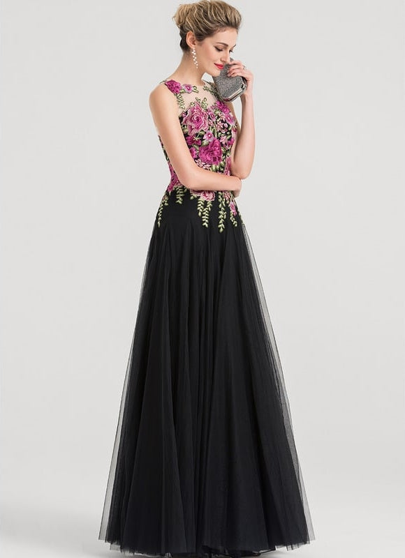 Robe Chic Noire Avec Fleurs Brodées - gallery 2