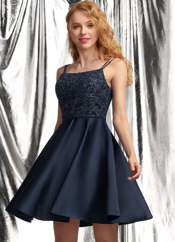 Robe Chic Marine Satinée Élégante