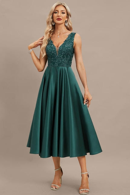 Robe Chic Satin V-Neck Charm - gallery 4