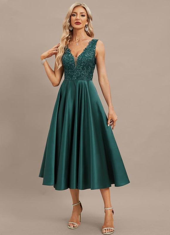 Robe Chic Satin V-Neck Charm - gallery 4