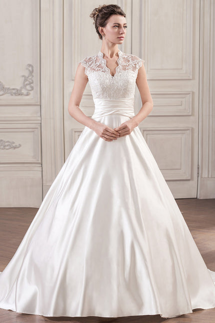 Robe Chic Blanche En Satin Avec Traîne - gallery 1