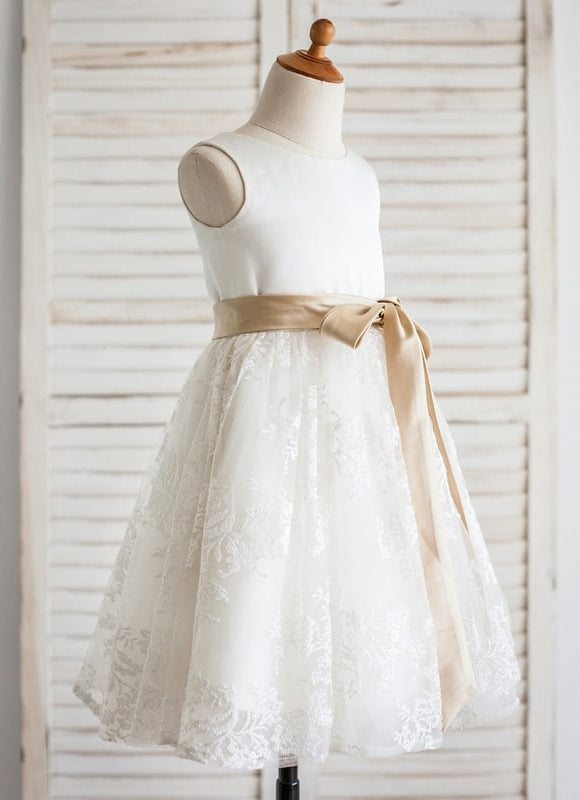 Robe Chic Beige Satin Dentelle Fille - gallery 1