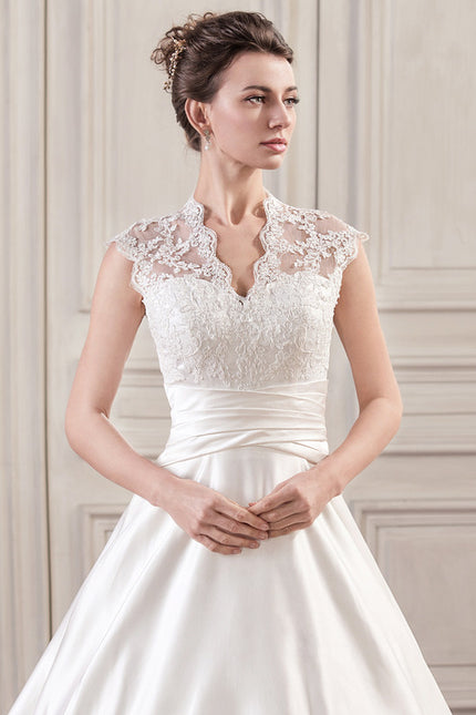 Robe Chic Blanche En Satin Avec Traîne - gallery 4