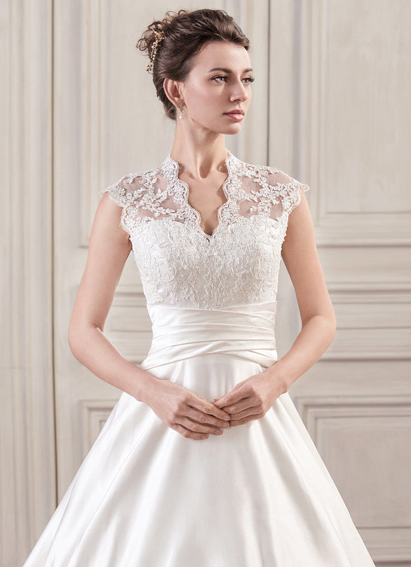 Robe Chic Blanche En Satin Avec Traîne - gallery 4
