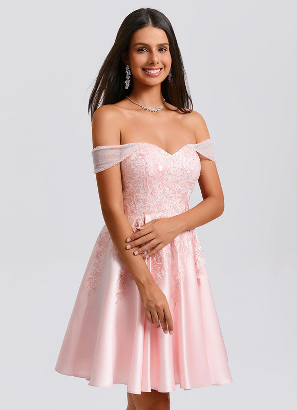 Robe Chic Satin Rose Appliquée - gallery 2