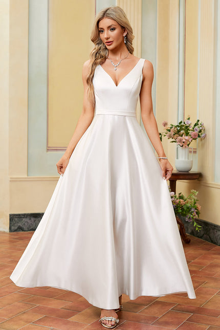 Robe Chic Blanche Satin Col V - gallery 1