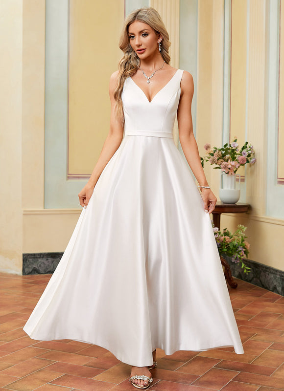 Robe Chic Blanche Satin Col V - gallery 1