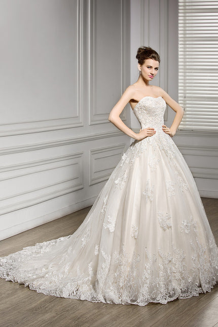Robe Chic Blanc Élégant Avec Traîne - gallery 4