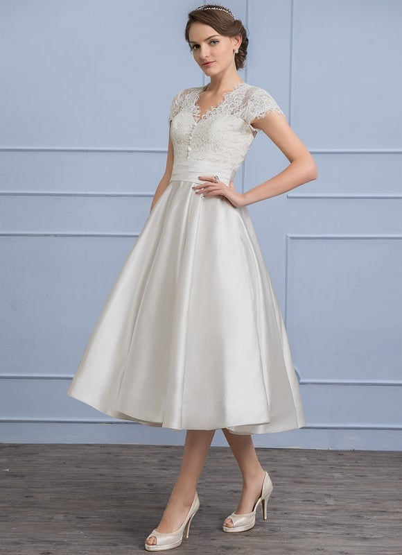 Robe Chic Blanche Satin Dentelle Volants - gallery 3