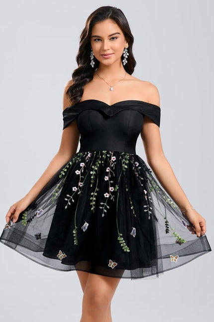 Robe Chic Courte Brodée Noire - gallery 1