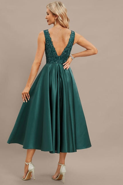 Robe Chic Satin V-Neck Charm - gallery 6